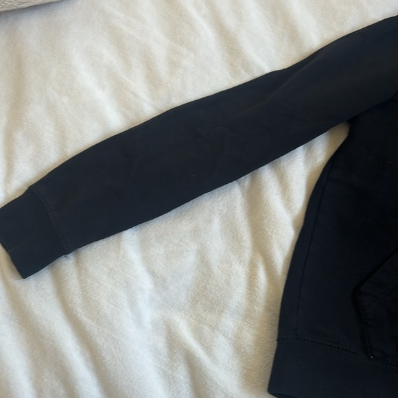 Volcom Youth Hoodie. size medium. - Picture 3 of 5